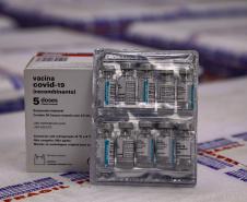 Paraná recebe mais 184.250 vacinas da AstraZeneca e completa 40ª pauta de entrega