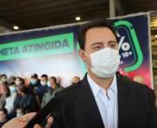 Paraná alcança 80,6% da população adulta vacinada com duas semanas de antecedência