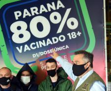 Paraná alcança 80,6% da população adulta vacinada com duas semanas de antecedência