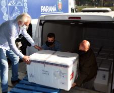 95,4 mil doses de vacinas contra Covid-19 chegam ao Paraná neste domingo
