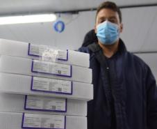Paraná recebe 303 mil vacinas contra a Covid-19 nesta segunda-feira
