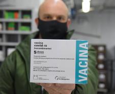 Estado recebe mais 232.250 vacinas contra a Covid-19; lote completa remessa de 435.290 doses