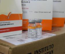 Mais 187 mil doses chegaram ao Paraná neste sábado