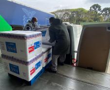 Paraná recebe 55,2 mil vacinas contra a Covid-19 para segunda dose; 229,3 mil chegam à noite