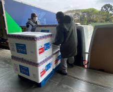 Paraná recebe 55,2 mil vacinas contra a Covid-19 para segunda dose; 229,3 mil chegam à noite