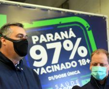 Saúde distribui primeiras vacinas para reforço de idosos acima de 60 anos e trabalhadores da saúde e anuncia chegada de novos lotes dos imunizantes