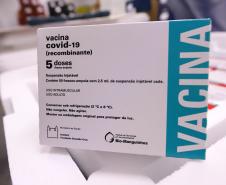 Mais 451 mil doses de vacinas contra a Covid-19 chegam ao Paraná 