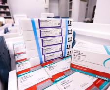 Mais 451 mil doses de vacinas contra a Covid-19 chegam ao Paraná 