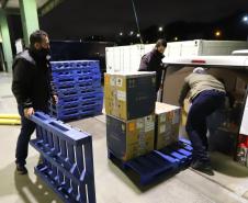 Mais 451 mil doses de vacinas contra a Covid-19 chegam ao Paraná 