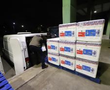 Mais 451 mil doses de vacinas contra a Covid-19 chegam ao Paraná 