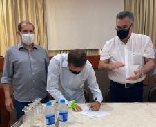 Secretário visita hospital e assina contrato de R$ 15,3 milhões para prestação de serviços em Assis Chateaubriand