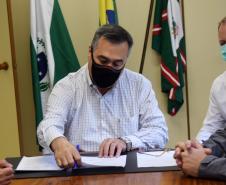 Secretário aumenta recurso do Qualicis e assina liberação de R$ 60 milhões para atendimento especializado