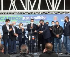 Governador entrega 40 carros para reforçar atendimento da Saúde em Curitiba