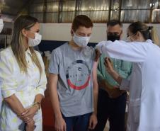 Secretário participa da 2ª etapa do projeto pioneiro da Pfizer de vacinação de adolescentes em Toledo