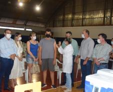 Secretário participa da 2ª etapa do projeto pioneiro da Pfizer de vacinação de adolescentes em Toledo