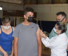 Secretário participa da 2ª etapa do projeto pioneiro da Pfizer de vacinação de adolescentes em Toledo