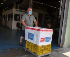 Saúde distribui 79,3 mil vacinas contra a Covid-19 e reforça imunização no Paraná neste fim de ano