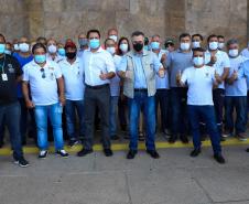 Governador entrega 42 caminhonetes para reforçar trabalho de vigilância ambiental
