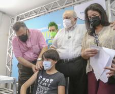 Secretário acompanha vacinação infantil contra a Covid-19 em Curitiba