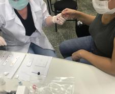 Pandemia derruba procura por testes de HIV, mas Paraná dobra oferta nos municípios