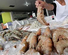 Vigilância Sanitária alerta sobre cuidados na compra de pescados para a Semana Santa.