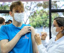 Paraná libera segunda dose de reforço contra Covid-19 para pessoas acima de 18 anos