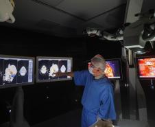 Com “cirurgia-aula”, professor do Paraná é referência global na formação de neurocirurgiões
