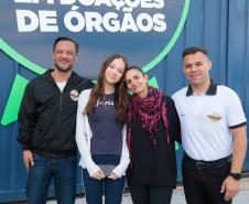 Pilotos que transportam órgãos encontram adolescente que recebeu um novo coração
