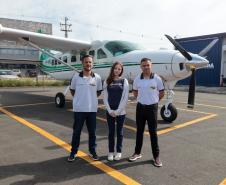 Pilotos que transportam órgãos encontram adolescente que recebeu um novo coração