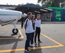 Pilotos que transportam órgãos encontram adolescente que recebeu um novo coração