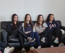 Pilotos que transportam órgãos encontram adolescente que recebeu um novo coração