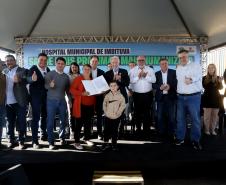 Estado libera R$ 12 milhões para 1º hospital de Imbituva e entrega matrículas de 171 casas