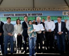 Estado libera R$ 12 milhões para 1º hospital de Imbituva e entrega matrículas de 171 casas