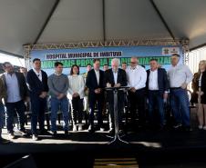 Estado libera R$ 12 milhões para 1º hospital de Imbituva e entrega matrículas de 171 casas