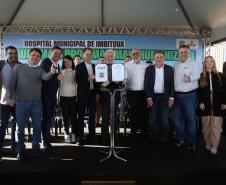 Estado libera R$ 12 milhões para 1º hospital de Imbituva e entrega matrículas de 171 casas