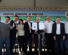 Estado libera R$ 12 milhões para 1º hospital de Imbituva e entrega matrículas de 171 casas