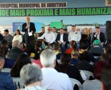 Estado libera R$ 12 milhões para 1º hospital de Imbituva e entrega matrículas de 171 casas
