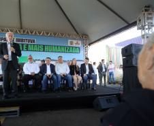 Estado libera R$ 12 milhões para 1º hospital de Imbituva e entrega matrículas de 171 casas