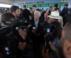 Estado libera R$ 12 milhões para 1º hospital de Imbituva e entrega matrículas de 171 casas