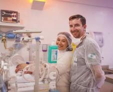 Saúde reforça importância de pais de bebês prematuros permanecerem na UTI