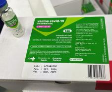 Paraná recebe primeira remessa do ano de vacinas contra a Covid-19