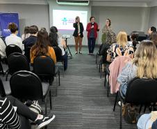 Sesa capacita profissionais para ampliar o cuidado com a infância no Paraná