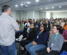 Sesa capacita profissionais para ampliar o cuidado com a infância no Paraná