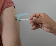 Dia D: Paraná aplica 374,8 mil vacinas, supera meta e está em 2º na imunização contra a gripe