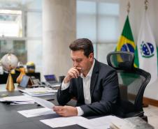 Governador autoriza concurso para 625 profissionais e anuncia promoção de servidores da Saúde