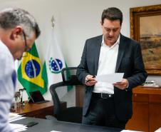 Governador autoriza concurso para 625 profissionais e anuncia promoção de servidores da Saúde