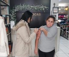 Sesa incentiva vacinação extramuros como estratégia para ampliar cobertura contra a gripe no Paraná