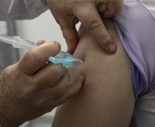 Dia D de Multivacinação mobiliza 10 mil profissionais em 1370 salas de aplicação pelo Paraná