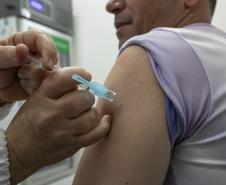 Dia D de Multivacinação mobiliza 10 mil profissionais em 1370 salas de aplicação pelo Paraná