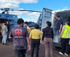 Com apoio aéreo, Estado leva milhares de insumos hospitalares para região de Rio Bonito do Iguaçu